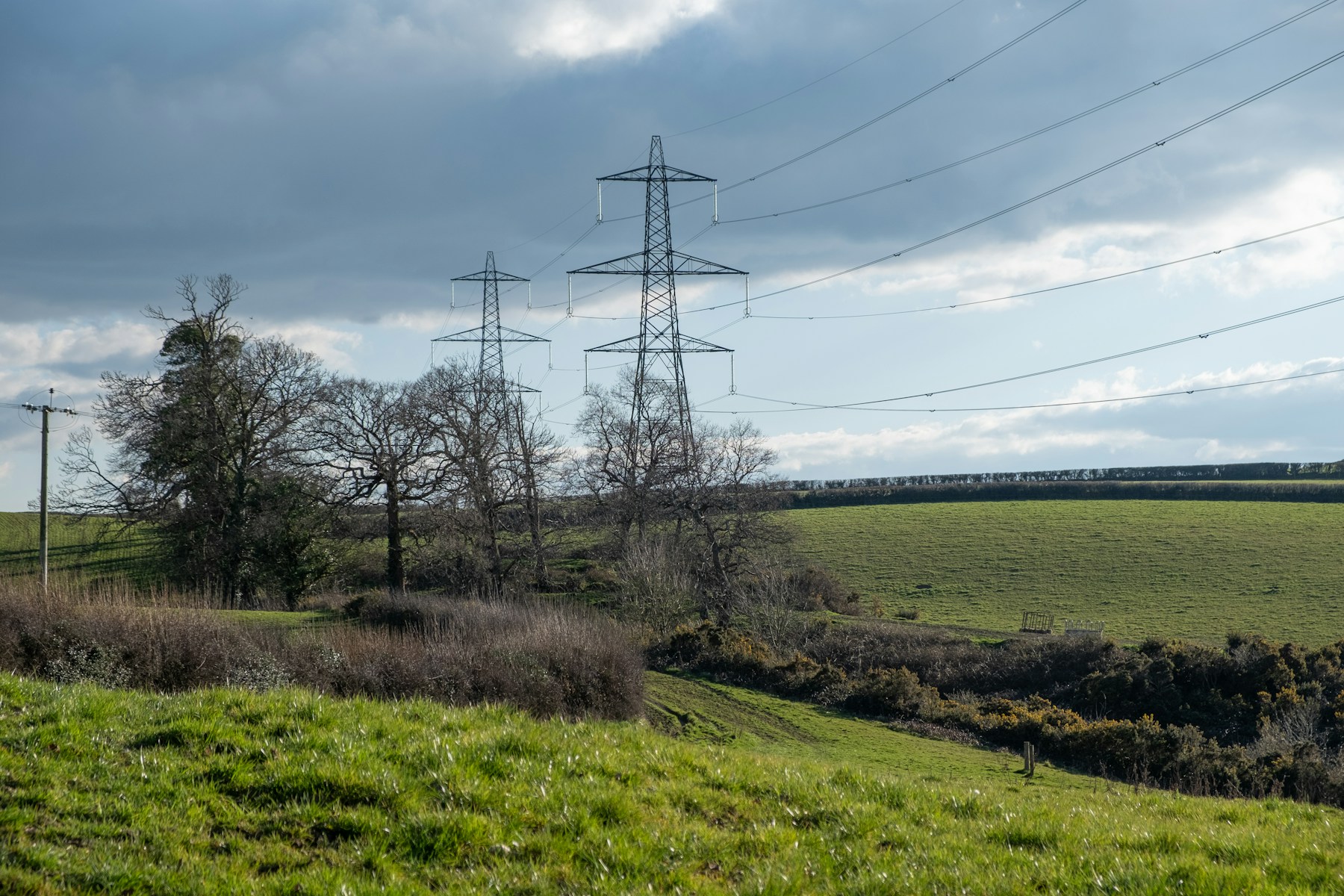 Electrical infrastructure and power network equipment